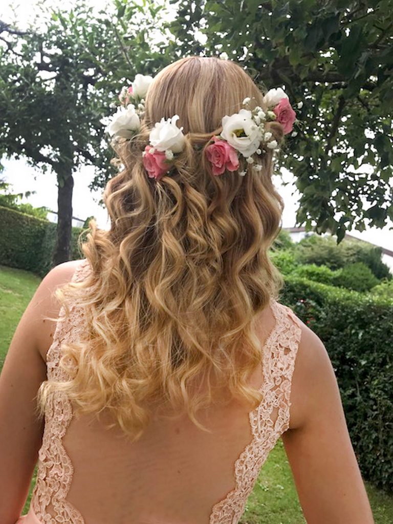 Haarblumenkranz der Brautjungfer von hinten