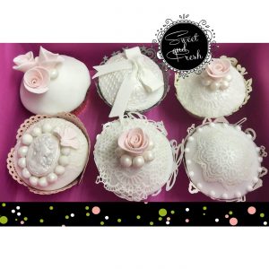 Cupcakes im Hochzeitsmotto