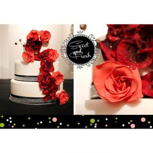 Hochzeitstorte mit Roten Blumen