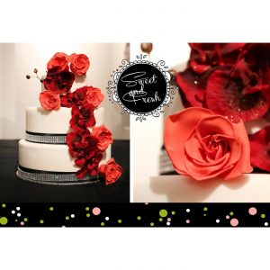 Hochzeitstorte mit Roten Blumen