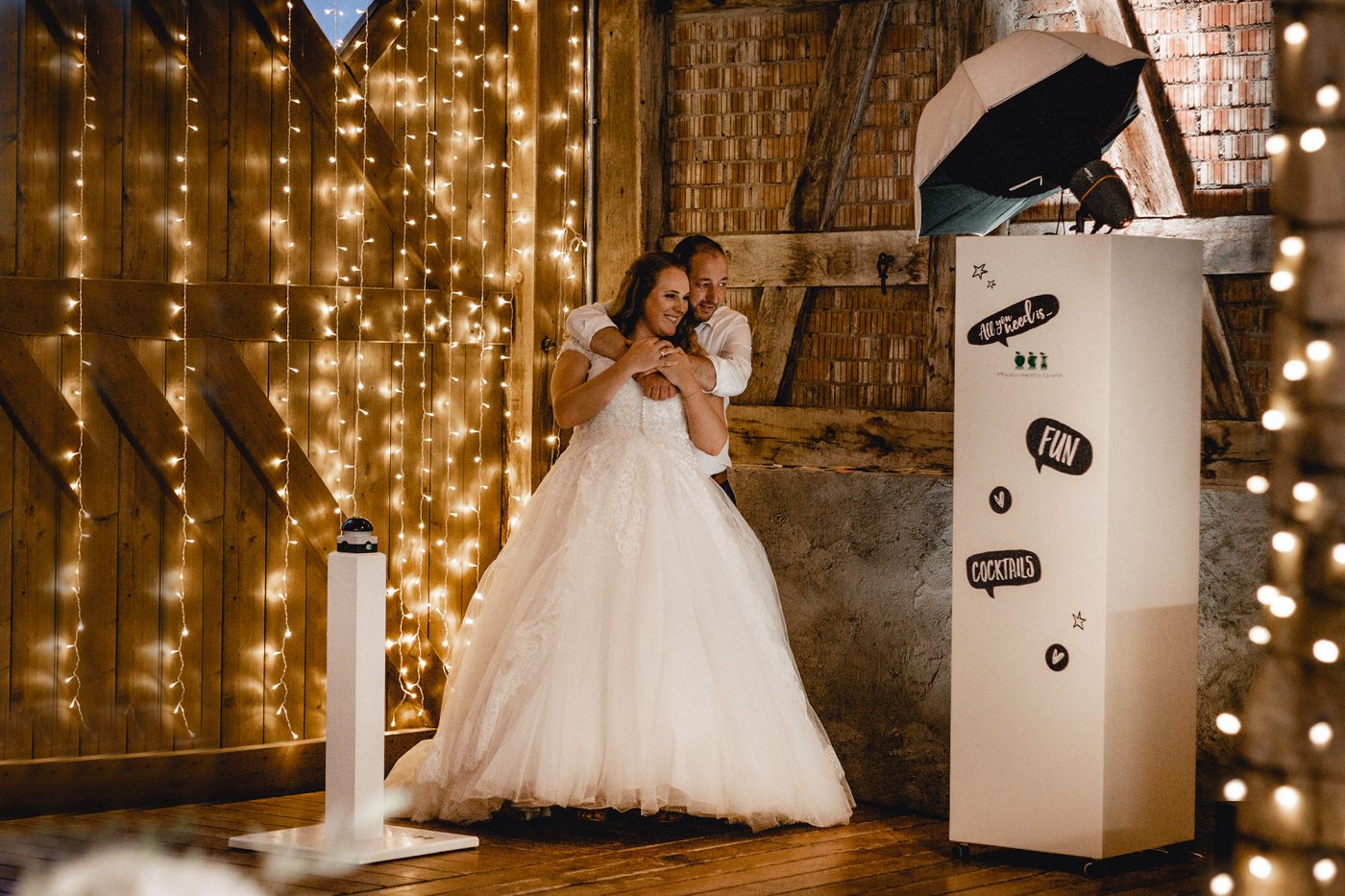 Brautpaar mit PMG Fotobox Lichterkette