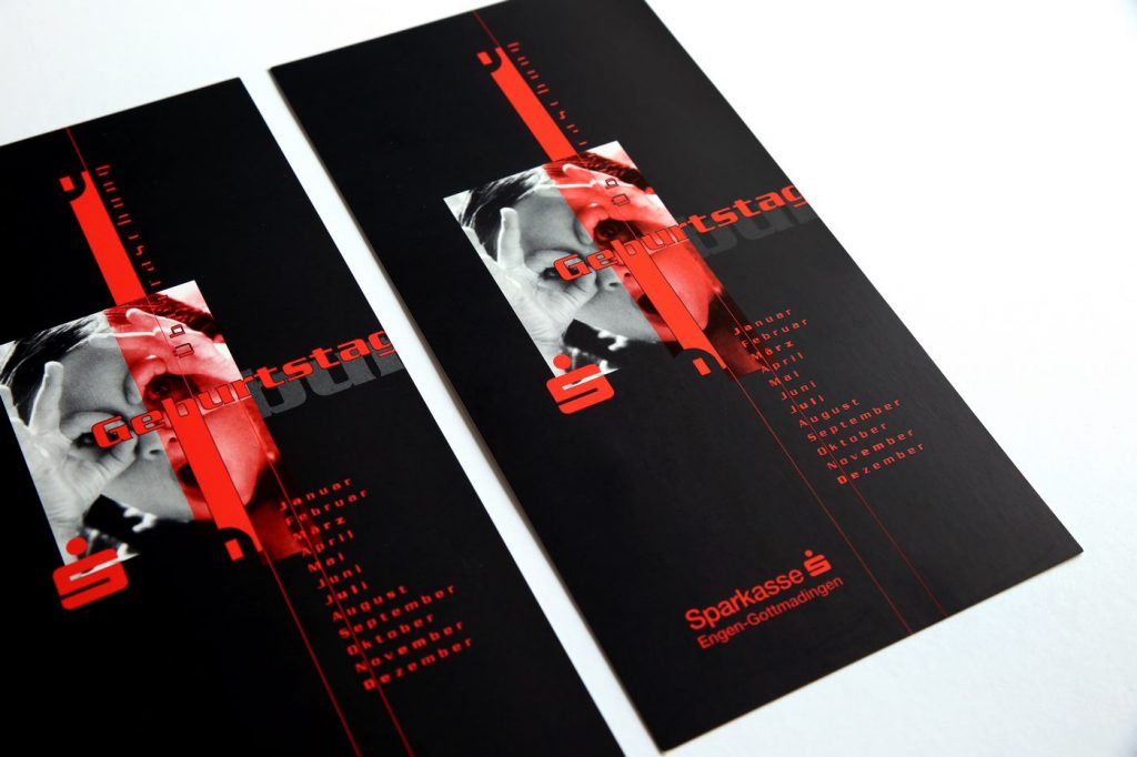 Flyer der Sparkasse in schwarz-rot