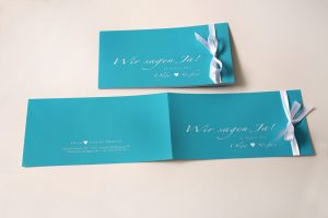 Wir sagen ja Einladungskarte zur Hochzeit in türkis