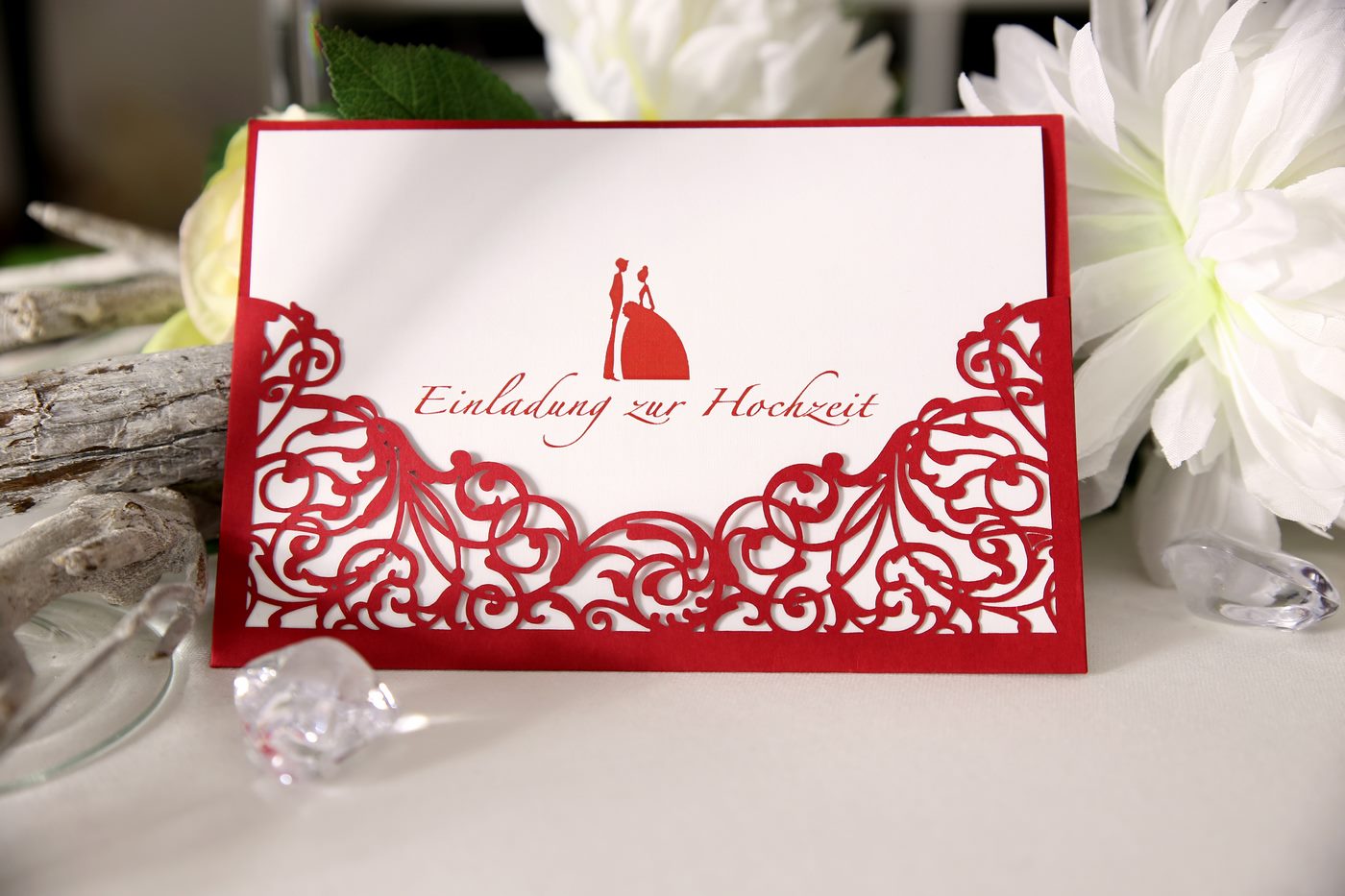 Einladungskarte in rot zur Hochzeit