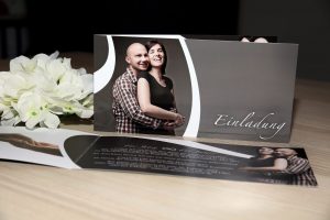 Klappkarte als Einladungskarte zur Hochzeit mit Foto
